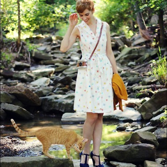 Community Brunch Dress in - Picture 3 of 6